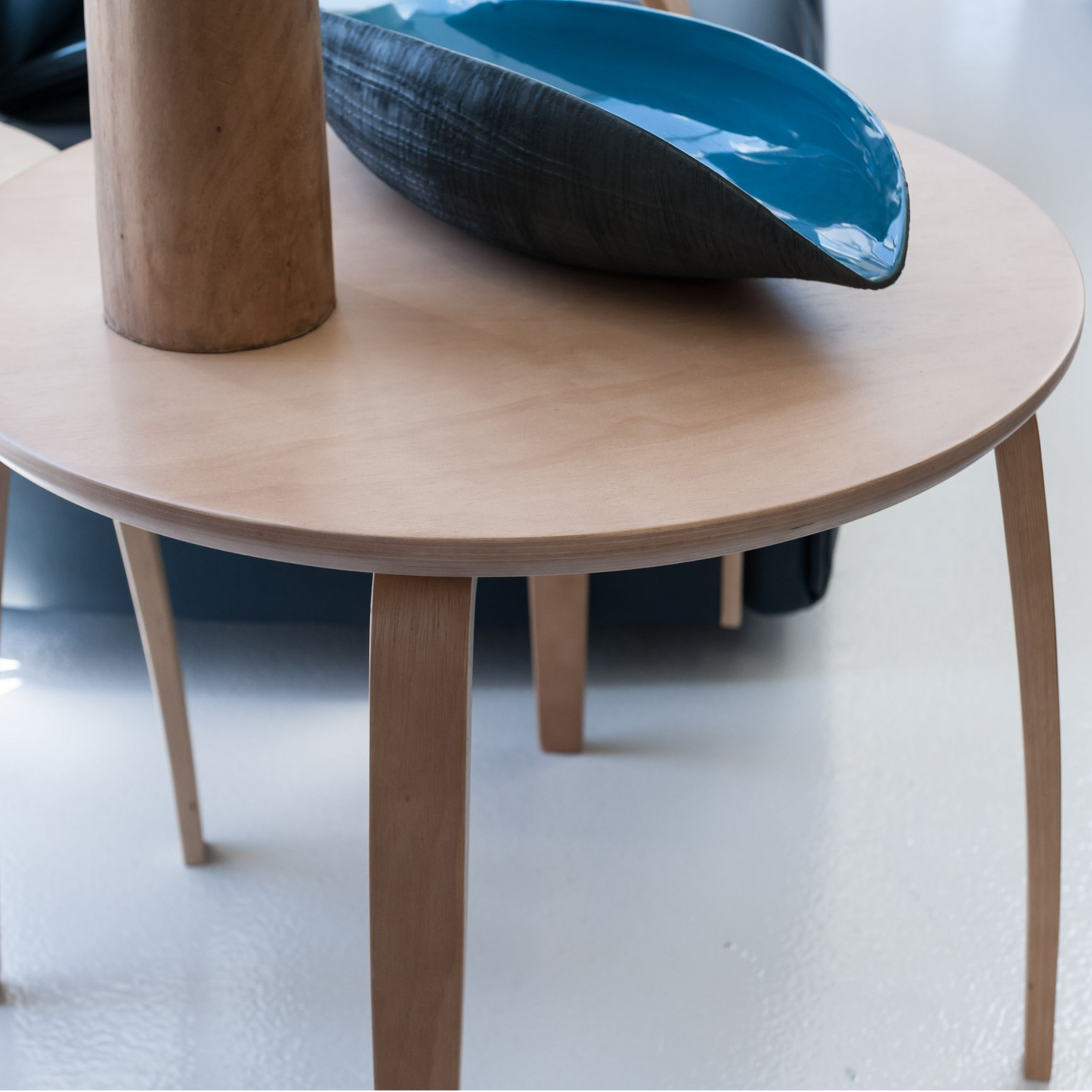 Round Table by IMG
