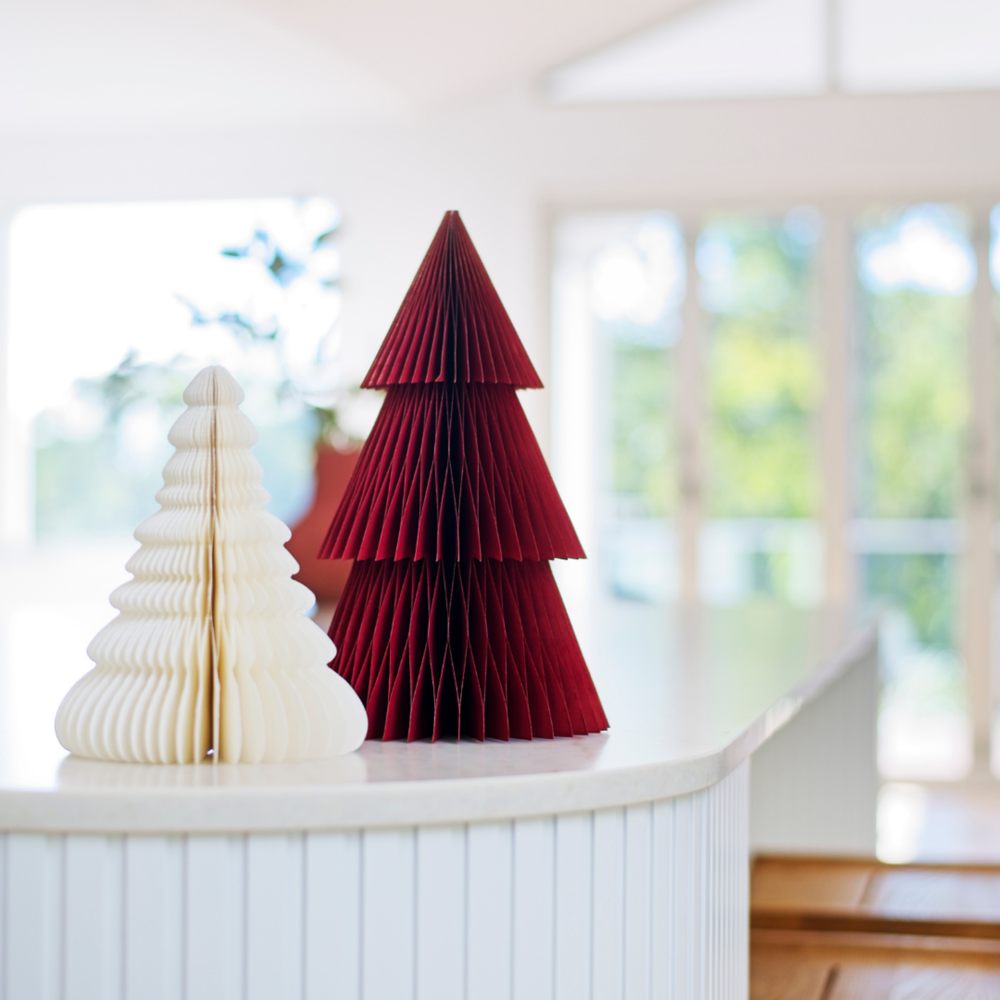 Deluxe Tree Classic Red 45cm