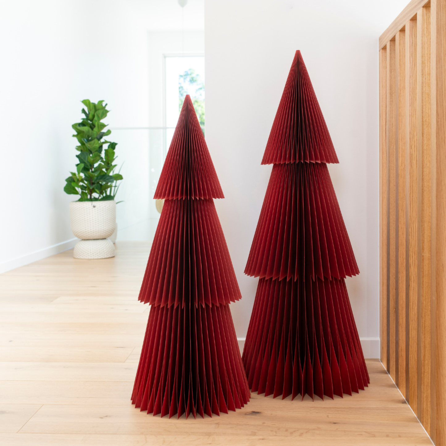 Deluxe Tree Classic Red 95cm