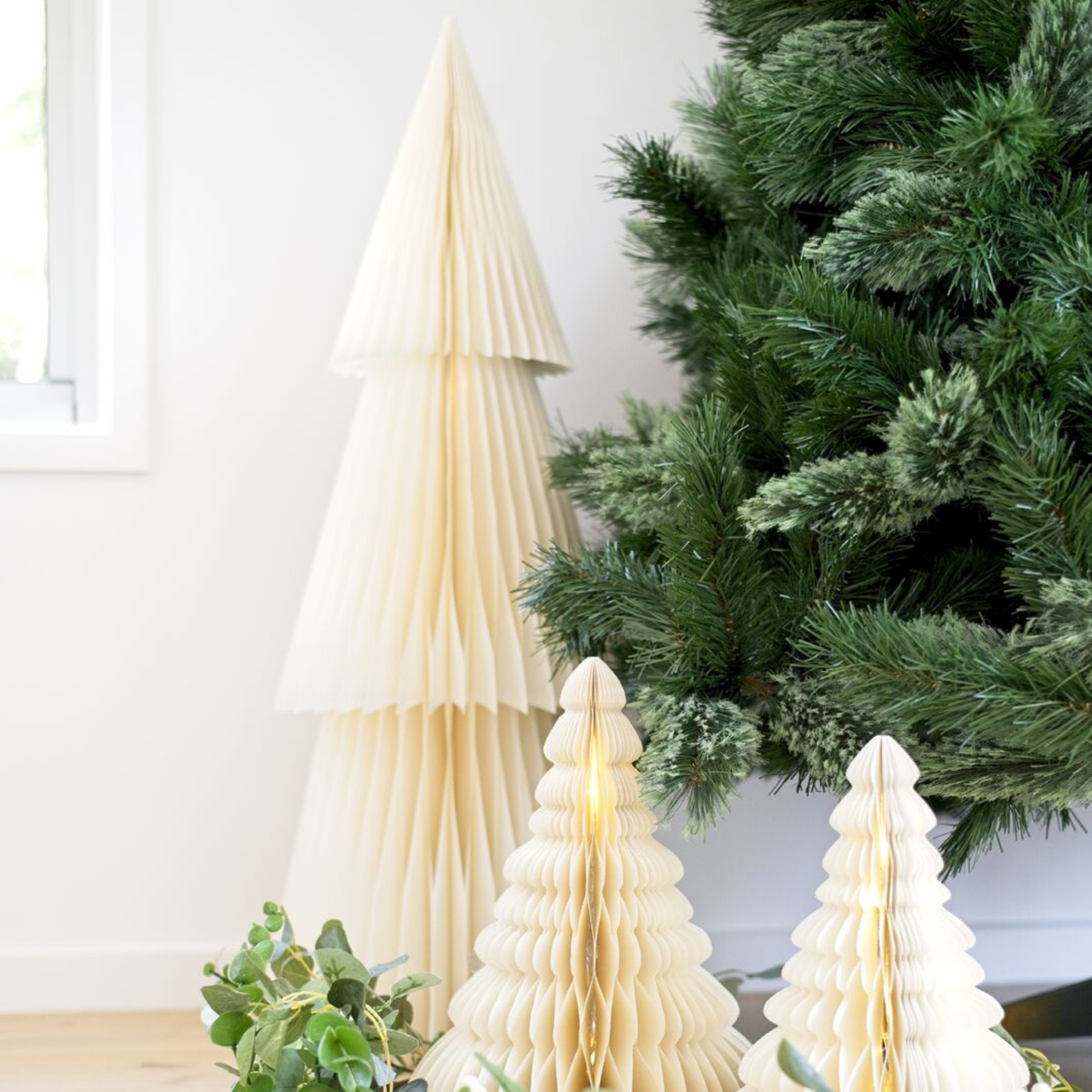 Deluxe Tree Tall Off-White 80cm