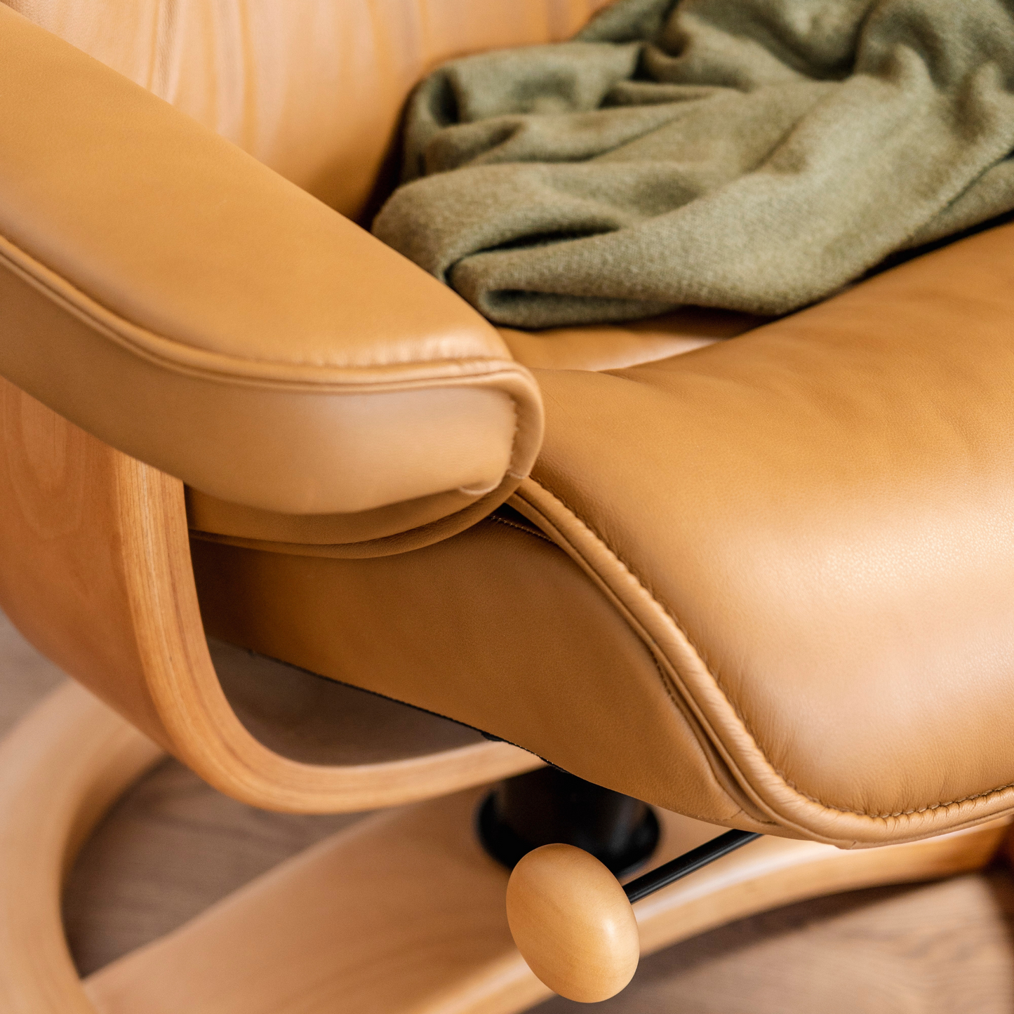 Nordic 93 Recliner Chair with Ottoman by IMG