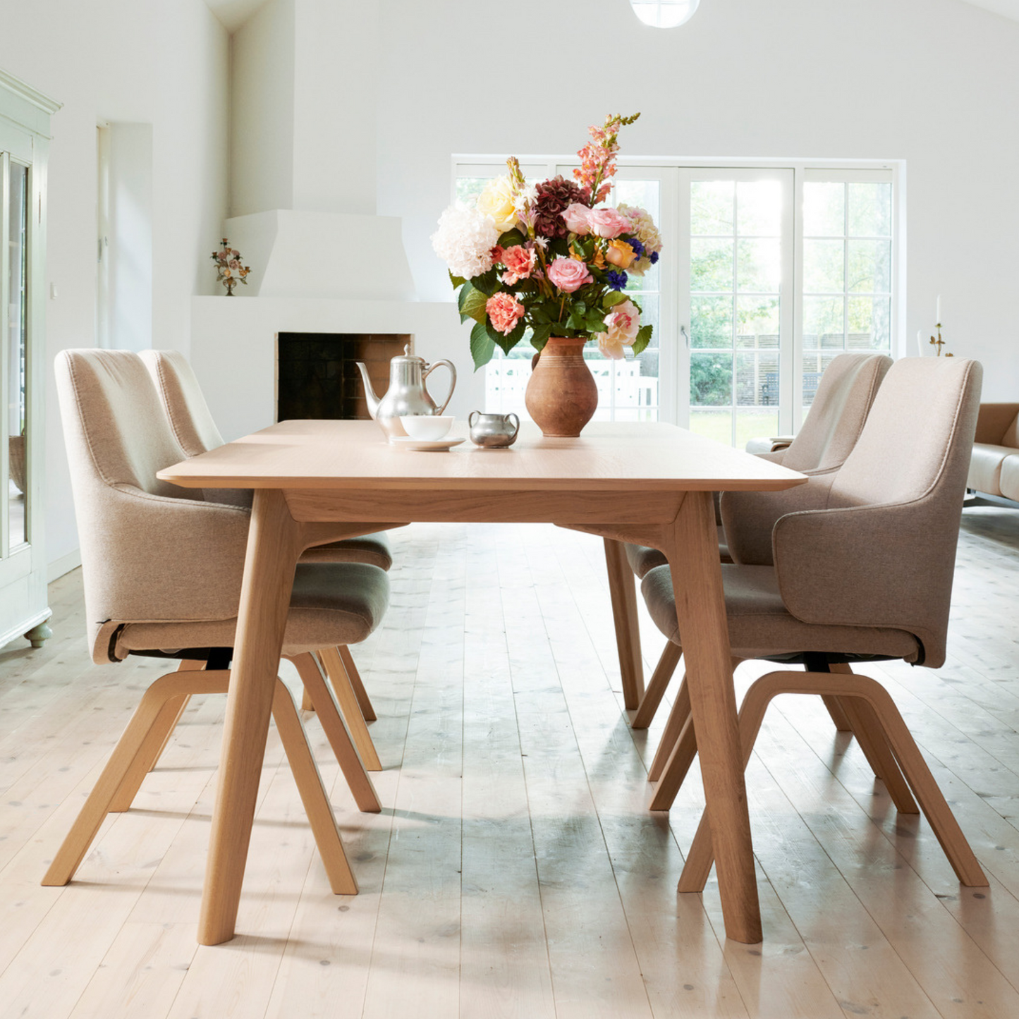 Laurel Dining Chair with Arms D200 Leg by Stressless