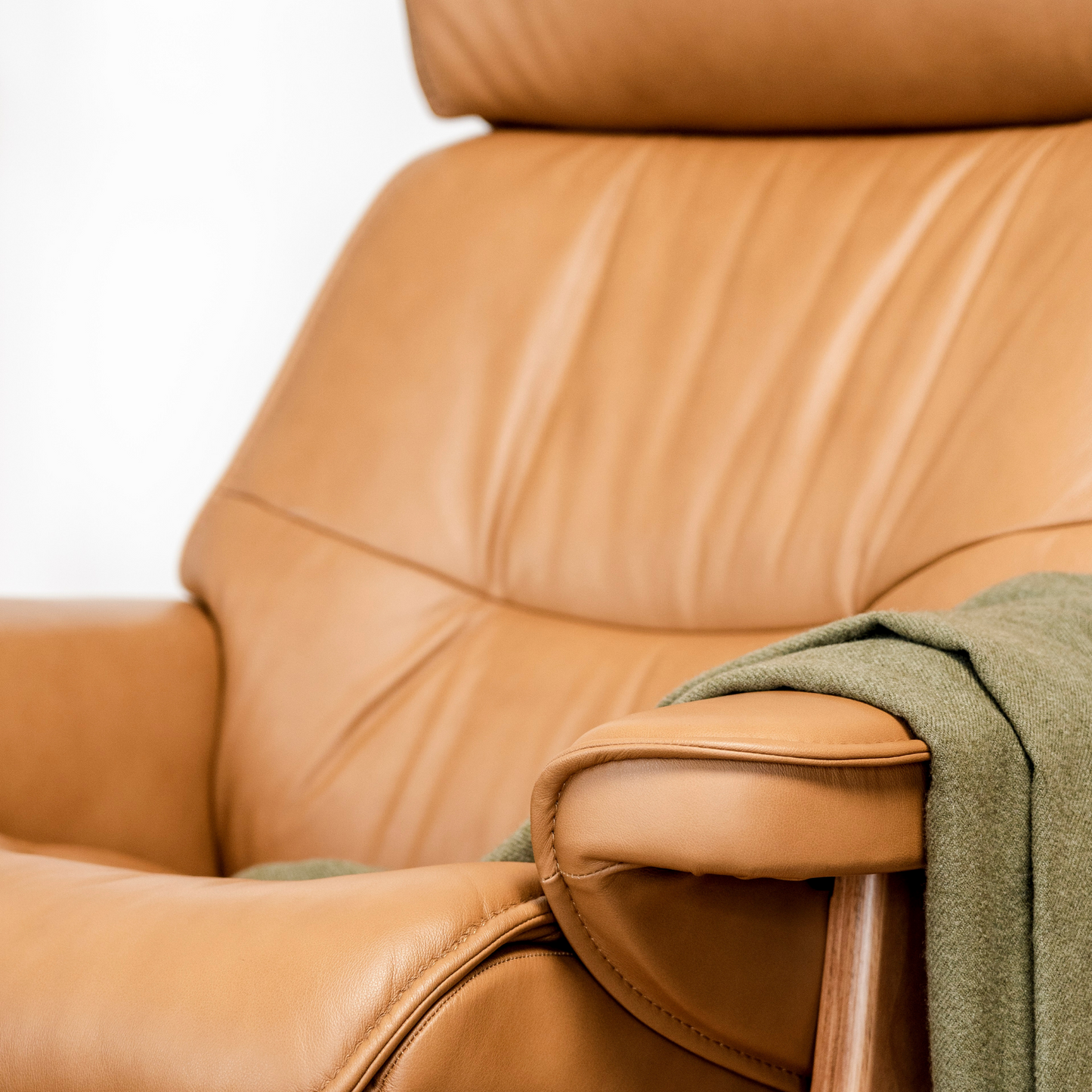 Nordic 93 Recliner Chair with Ottoman by IMG