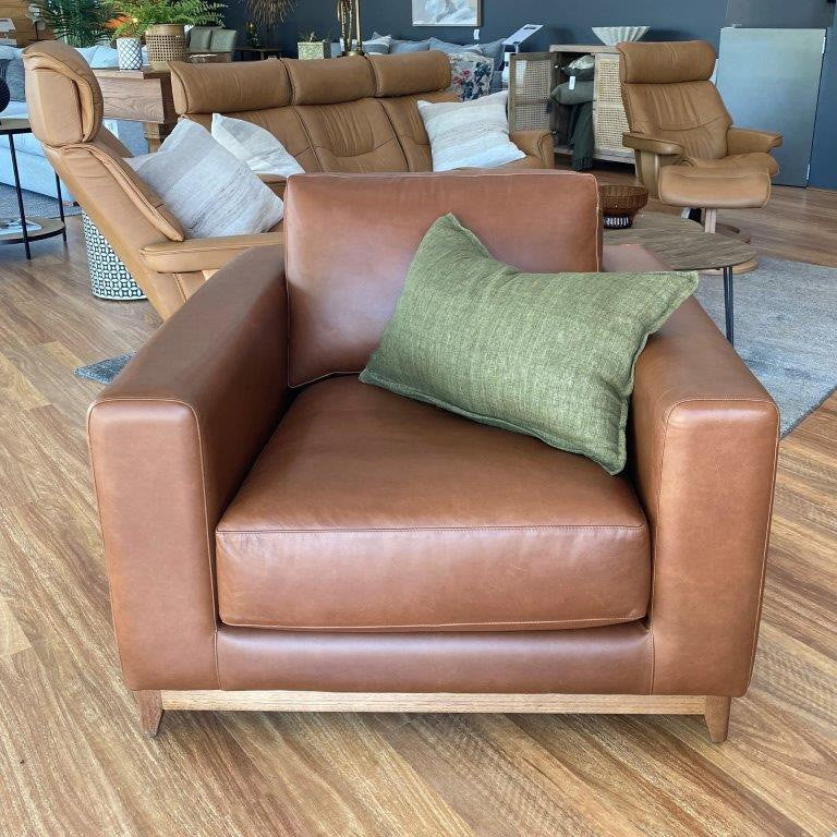 Aston Chair by Molmic