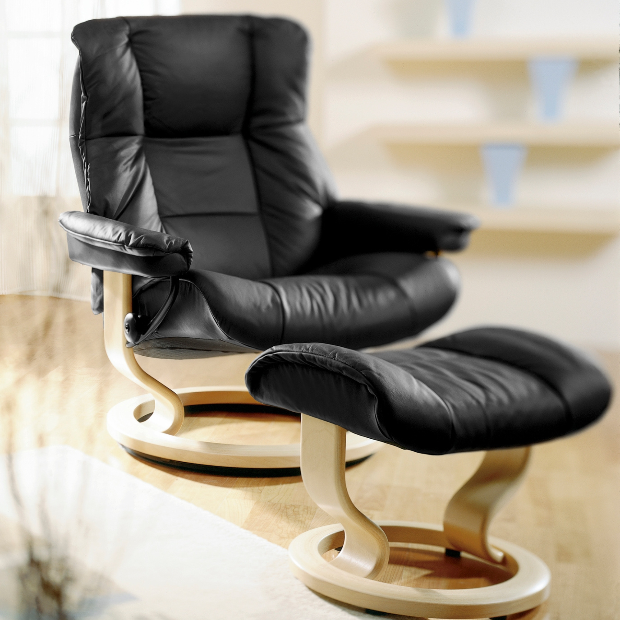 Mayfair Medium Recliner Chair & Stool with Classic Base by Stressless