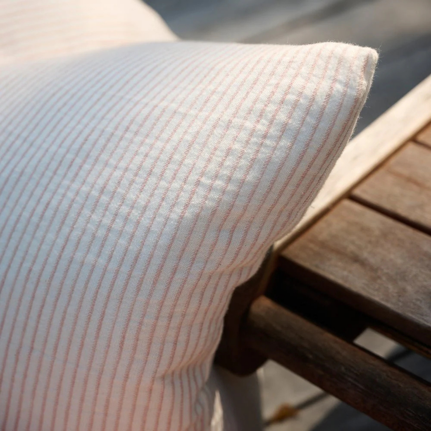 Marina Cushion Off White/Nutmeg stripe