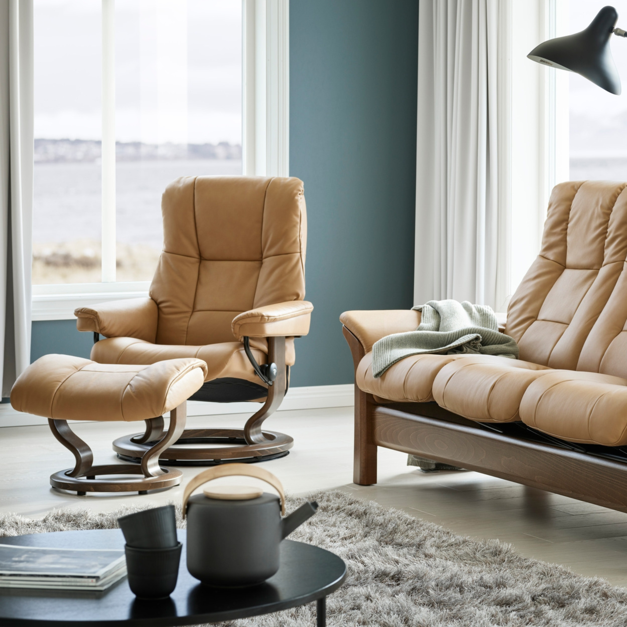 Mayfair Large Recliner Chair & Stool with Classic Base by Stressless