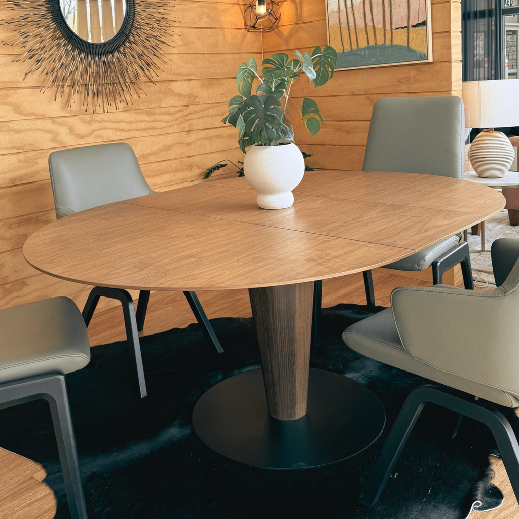 Bordeaux Round Centre Table by Stressless  Ex-Display