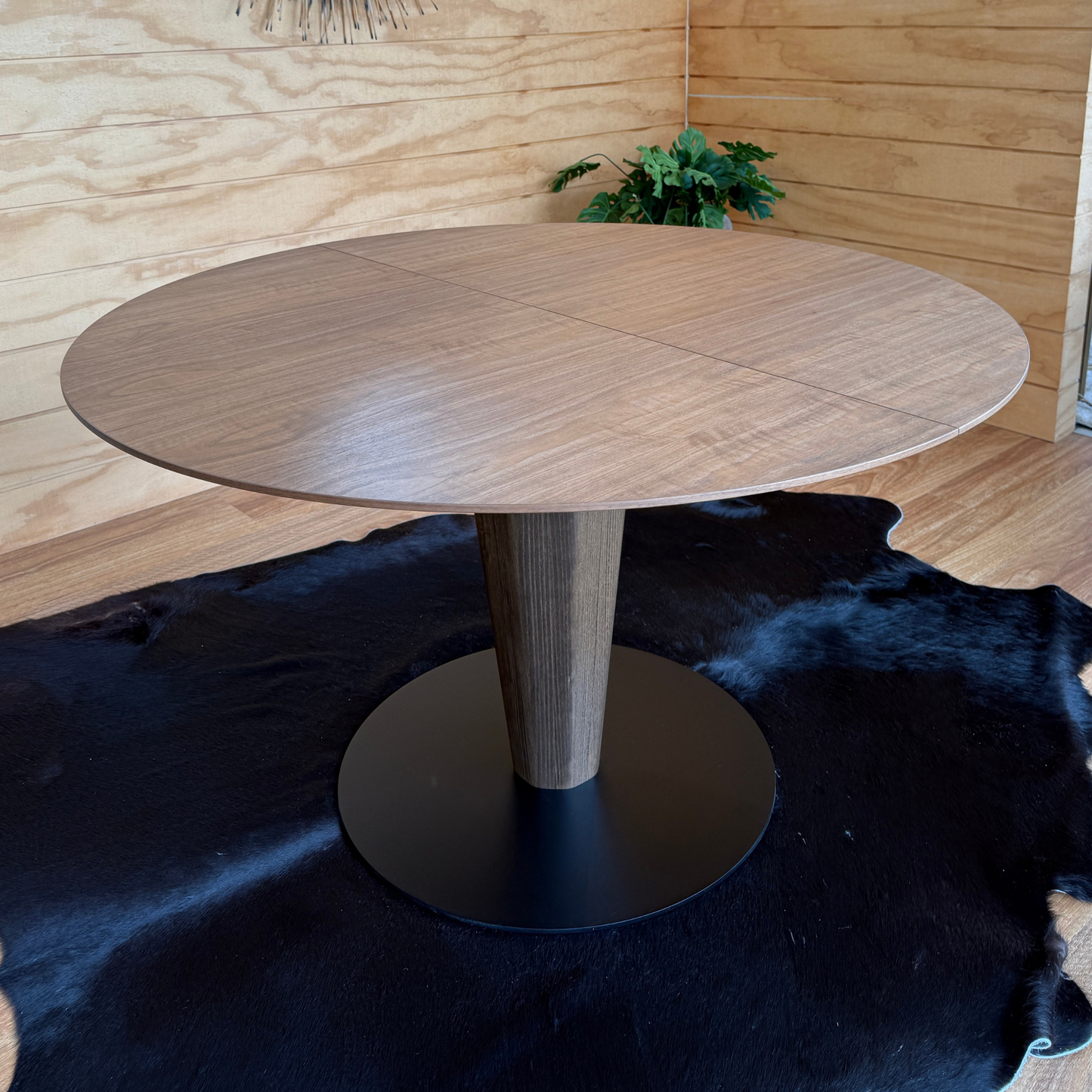 Bordeaux Round Centre Table by Stressless  Ex-Display