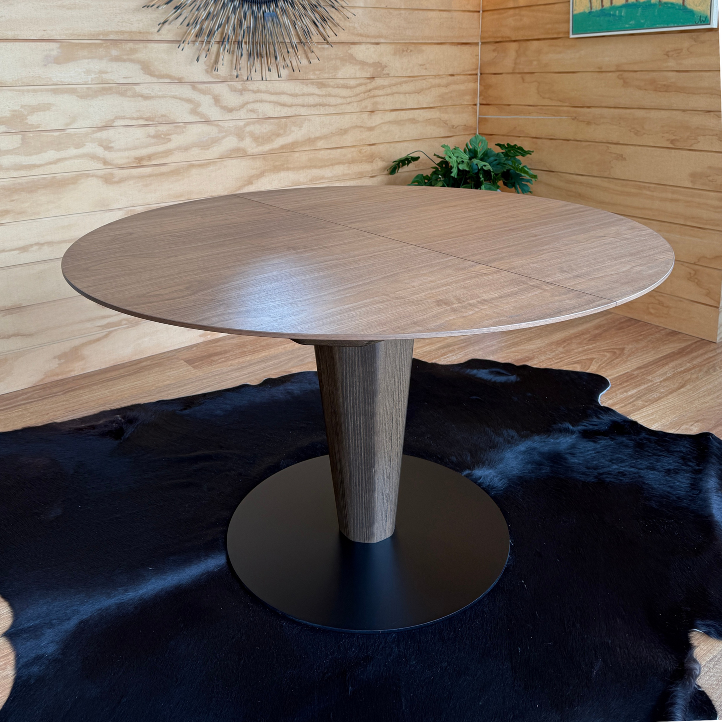 Bordeaux Round Centre Table by Stressless  Ex-Display