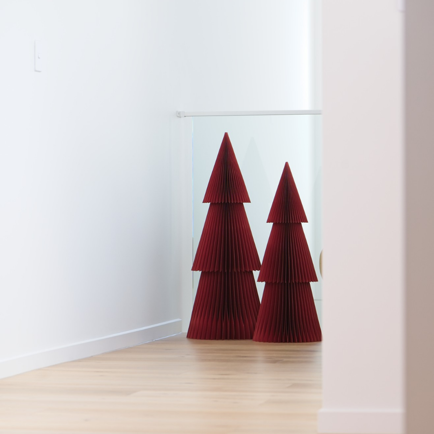 Deluxe Tree Classic Red 95cm