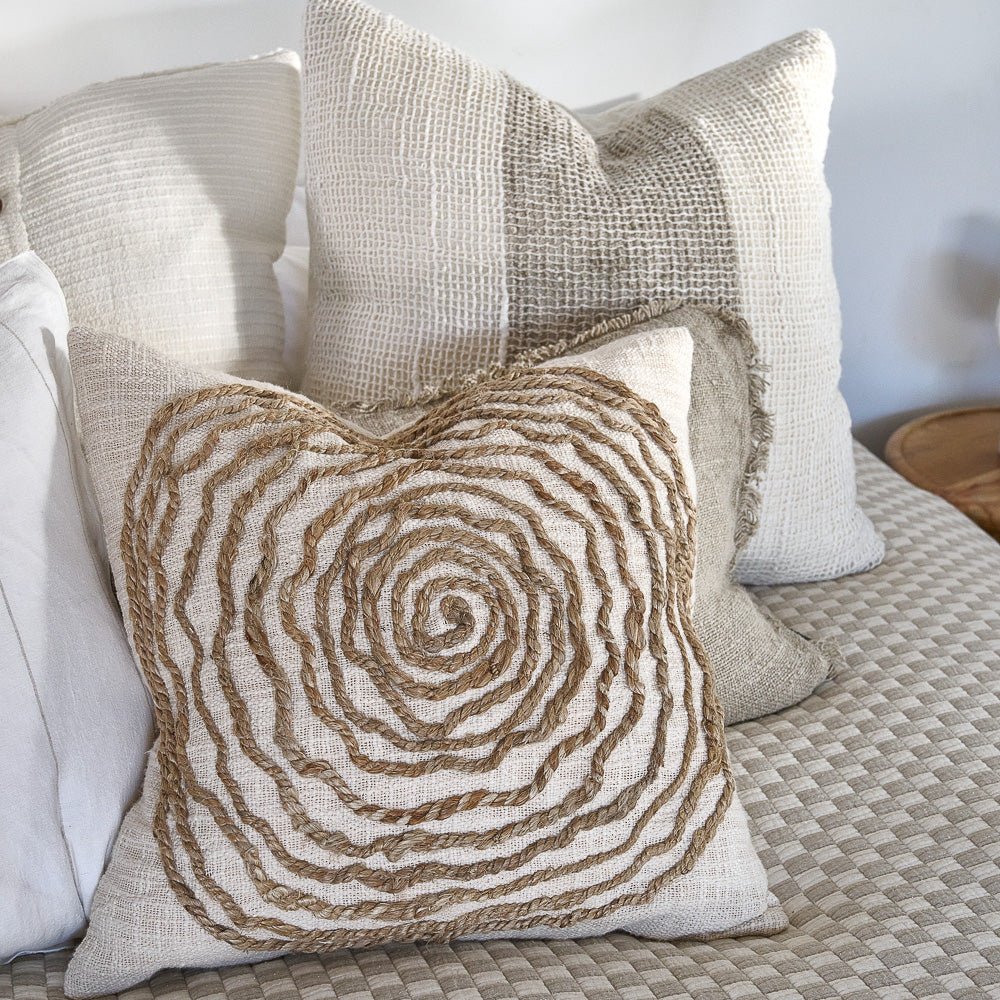 Mano Cushion Ivory/Natural