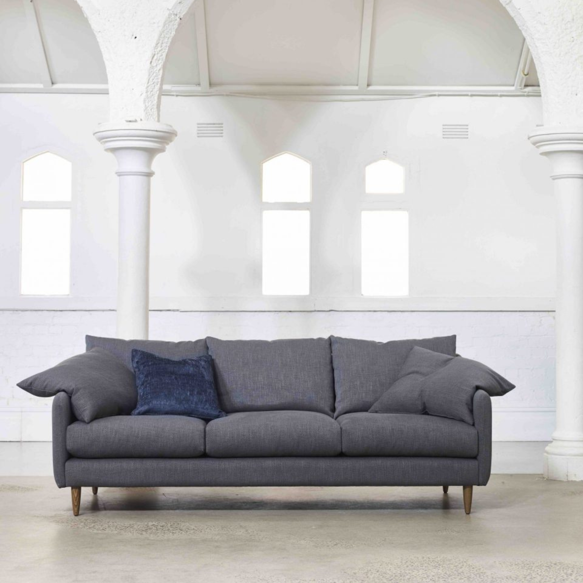 Floyd Sofa by Molmic