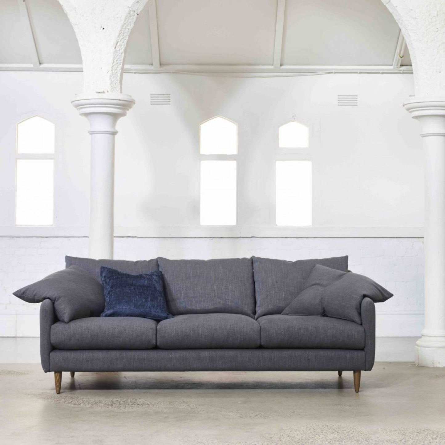 Floyd Sofa by Molmic