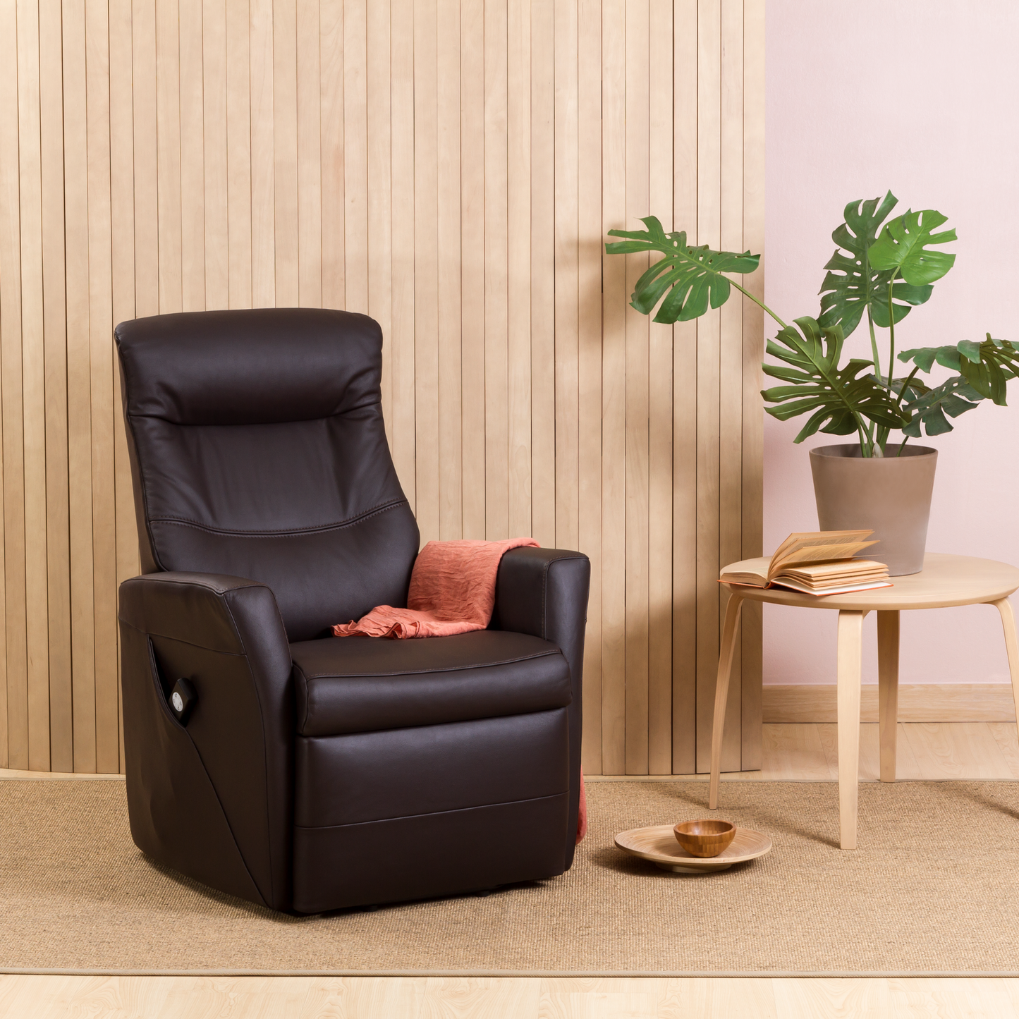 Silverstone Lift Chair by IMG