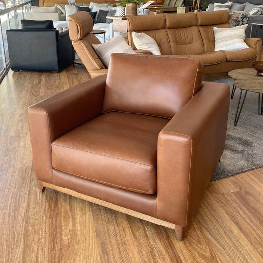 Aston Chair by Molmic